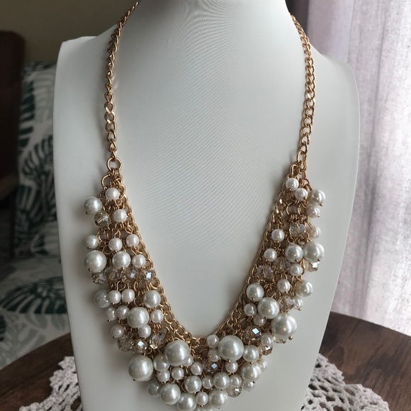 Jewelry - Pearls and gold (tone!)